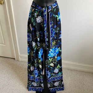 🚨NWT🚨 Studio JPR Black Floral Wide-Leg Trouser